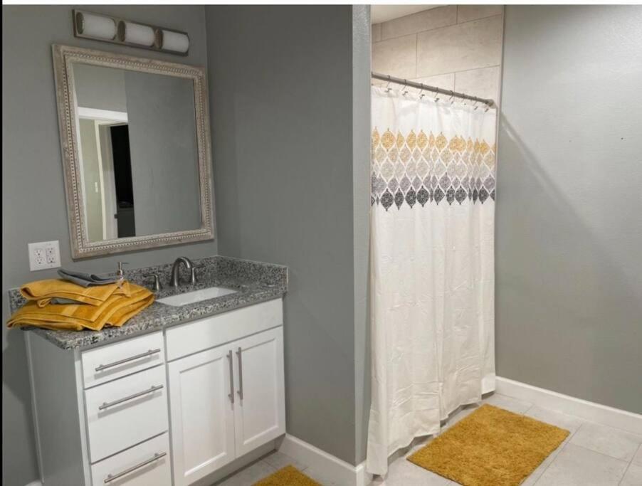 Comfortable Suite With Private Entrance & Private Bathroom El Paso Exterior photo